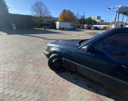 Синий Мерседес 230, объемом двигателя 2.3 л и пробегом 269 тыс. км за 2100 $, фото 4 на Automoto.ua