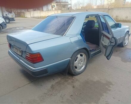 Синий Мерседес 230, объемом двигателя 2.3 л и пробегом 310 тыс. км за 2500 $, фото 5 на Automoto.ua