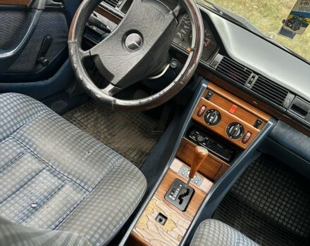 Синий Мерседес 230, объемом двигателя 2.3 л и пробегом 123 тыс. км за 1200 $, фото 10 на Automoto.ua