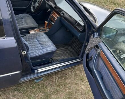 Синий Мерседес 230, объемом двигателя 2.3 л и пробегом 123 тыс. км за 1200 $, фото 8 на Automoto.ua