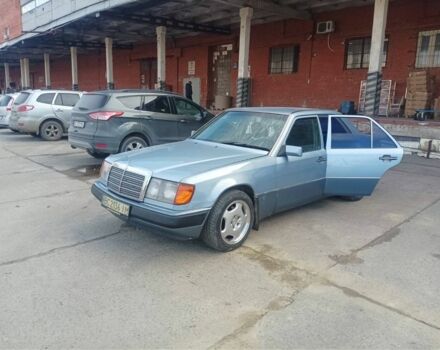 Синий Мерседес 230, объемом двигателя 2.3 л и пробегом 310 тыс. км за 2500 $, фото 6 на Automoto.ua
