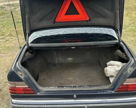 Синий Мерседес 230, объемом двигателя 2.3 л и пробегом 123 тыс. км за 1200 $, фото 7 на Automoto.ua