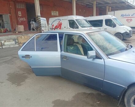 Синий Мерседес 230, объемом двигателя 2.3 л и пробегом 310 тыс. км за 2500 $, фото 2 на Automoto.ua