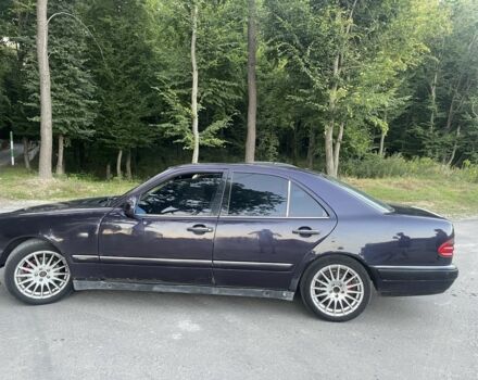 Синий Мерседес 230, объемом двигателя 2.3 л и пробегом 312 тыс. км за 2499 $, фото 4 на Automoto.ua