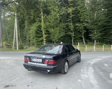 Синий Мерседес 230, объемом двигателя 2.3 л и пробегом 312 тыс. км за 2499 $, фото 6 на Automoto.ua