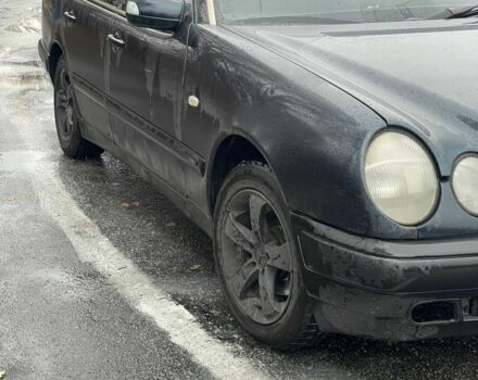 Синий Мерседес 230, объемом двигателя 2.3 л и пробегом 470 тыс. км за 1800 $, фото 6 на Automoto.ua