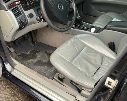 Синий Мерседес 230, объемом двигателя 2.3 л и пробегом 470 тыс. км за 1800 $, фото 13 на Automoto.ua