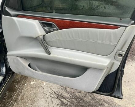 Синий Мерседес 230, объемом двигателя 2.3 л и пробегом 470 тыс. км за 1800 $, фото 9 на Automoto.ua