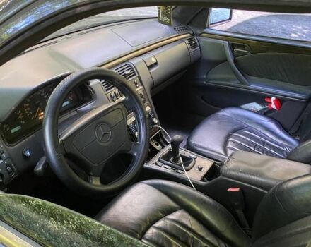 Синий Мерседес 230, объемом двигателя 2.3 л и пробегом 312 тыс. км за 2499 $, фото 1 на Automoto.ua