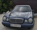 Синий Мерседес 230, объемом двигателя 2.3 л и пробегом 300 тыс. км за 1400 $, фото 1 на Automoto.ua