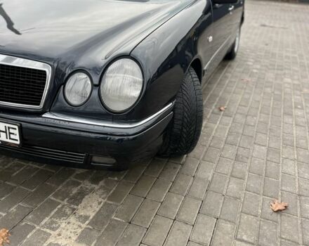 Синий Мерседес 230, объемом двигателя 2 л и пробегом 400 тыс. км за 2999 $, фото 2 на Automoto.ua