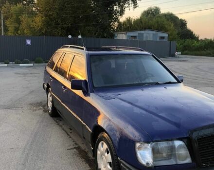 Синий Мерседес 230, объемом двигателя 2.3 л и пробегом 600 тыс. км за 1350 $, фото 1 на Automoto.ua