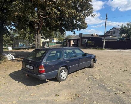 Синій Мерседес 230, об'ємом двигуна 2 л та пробігом 329 тис. км за 2500 $, фото 3 на Automoto.ua