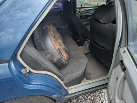 Синий Мерседес 230, объемом двигателя 2.3 л и пробегом 400 тыс. км за 591 $, фото 1 на Automoto.ua