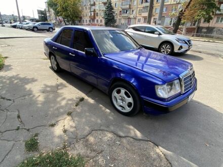 Мерседес 230 1987 в Кривом Роге на Automoto.ua Синий Мерседес 230, объемом двигателя 2.3 л и пробегом 40 тыс. км за 3000 $, фото 1 на Automoto.ua