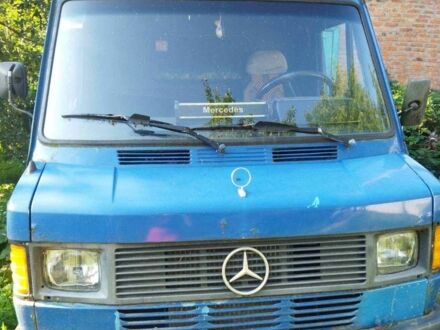 Мерседес 230 1988 в Гадяче на Automoto.ua Синий Мерседес 230, объемом двигателя 0 л и пробегом 300 тыс. км за 1500 $, фото 1 на Automoto.ua