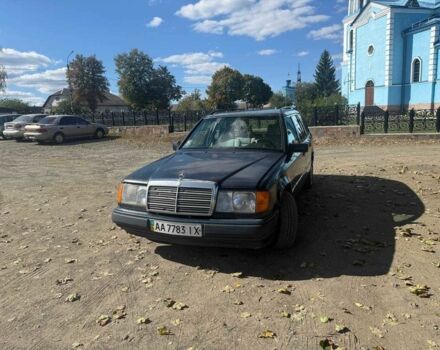 Синий Мерседес 230, объемом двигателя 2 л и пробегом 329 тыс. км за 2500 $, фото 1 на Automoto.ua