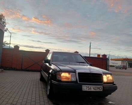 Синий Мерседес 230, объемом двигателя 2.3 л и пробегом 285 тыс. км за 1850 $, фото 1 на Automoto.ua