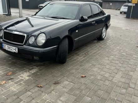 Синий Мерседес 230, объемом двигателя 2 л и пробегом 400 тыс. км за 2999 $, фото 1 на Automoto.ua