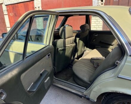 Зелений Мерседес 230, об'ємом двигуна 2.3 л та пробігом 340 тис. км за 550 $, фото 10 на Automoto.ua