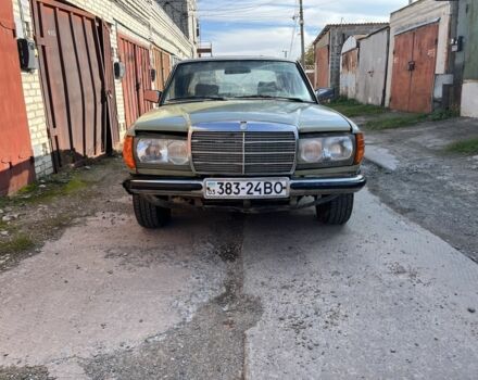 Зелений Мерседес 230, об'ємом двигуна 2.3 л та пробігом 340 тис. км за 550 $, фото 7 на Automoto.ua