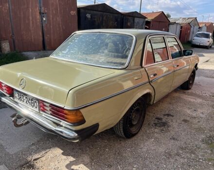 Зелений Мерседес 230, об'ємом двигуна 2.3 л та пробігом 340 тис. км за 550 $, фото 4 на Automoto.ua
