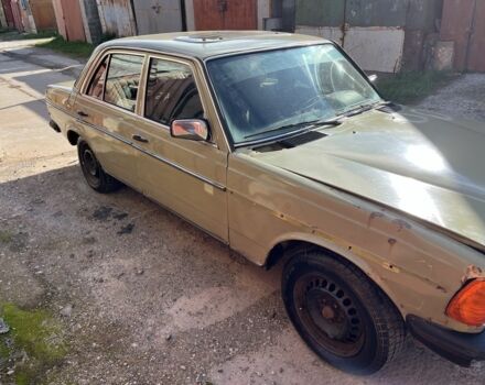 Зелений Мерседес 230, об'ємом двигуна 2.3 л та пробігом 340 тис. км за 550 $, фото 5 на Automoto.ua