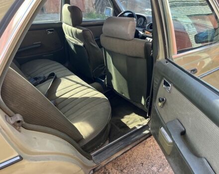 Зелений Мерседес 230, об'ємом двигуна 2.3 л та пробігом 340 тис. км за 550 $, фото 11 на Automoto.ua