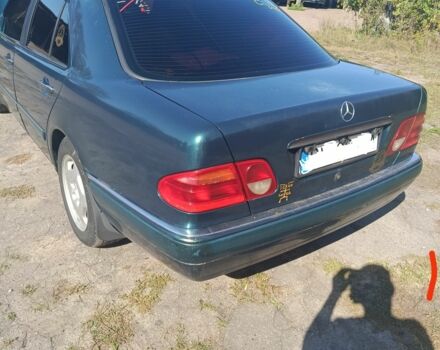 Зеленый Мерседес 230, объемом двигателя 0 л и пробегом 300 тыс. км за 2800 $, фото 1 на Automoto.ua