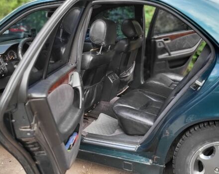 Зелений Мерседес 230, об'ємом двигуна 2.3 л та пробігом 500 тис. км за 2200 $, фото 8 на Automoto.ua