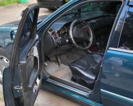 Зелений Мерседес 230, об'ємом двигуна 2.3 л та пробігом 500 тис. км за 2200 $, фото 5 на Automoto.ua