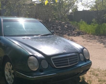 Зеленый Мерседес 230, объемом двигателя 0 л и пробегом 415 тыс. км за 2350 $, фото 1 на Automoto.ua