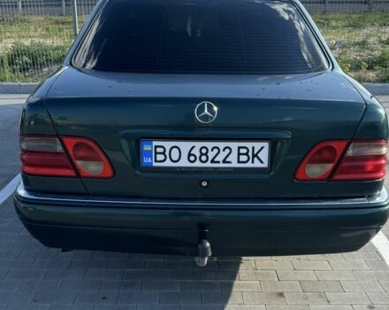 Зелений Мерседес 230, об'ємом двигуна 2.3 л та пробігом 367 тис. км за 3200 $, фото 3 на Automoto.ua