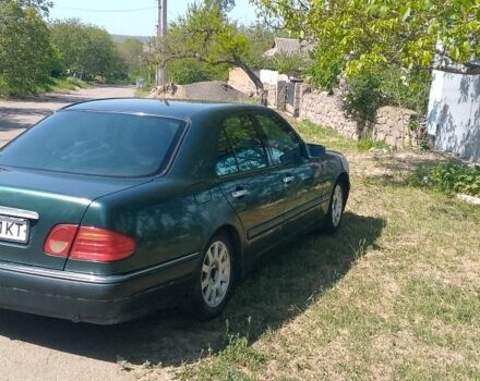 Зеленый Мерседес 230, объемом двигателя 0 л и пробегом 415 тыс. км за 2350 $, фото 2 на Automoto.ua