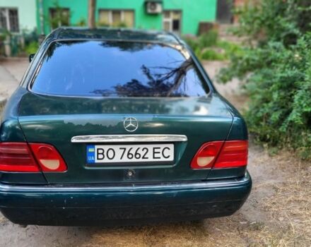 Зелений Мерседес 230, об'ємом двигуна 2.3 л та пробігом 500 тис. км за 2200 $, фото 2 на Automoto.ua