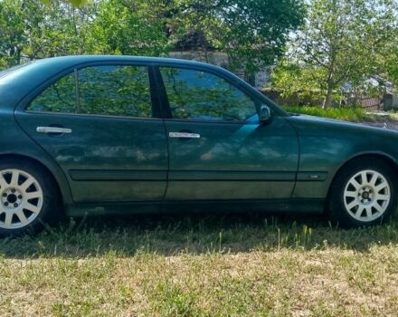 Зеленый Мерседес 230, объемом двигателя 0 л и пробегом 415 тыс. км за 2350 $, фото 6 на Automoto.ua