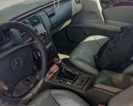Зеленый Мерседес 230, объемом двигателя 0 л и пробегом 415 тыс. км за 2350 $, фото 5 на Automoto.ua