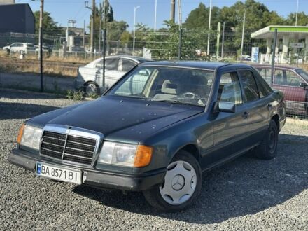 Мерседес 230 1989 у Одесі на Automoto.ua Зелений Мерседес 230, об'ємом двигуна 2.3 л та пробігом 238 тис. км за 1200 $, фото 1 на Automoto.ua