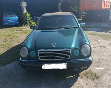 Зеленый Мерседес 230, объемом двигателя 0 л и пробегом 300 тыс. км за 2800 $, фото 1 на Automoto.ua