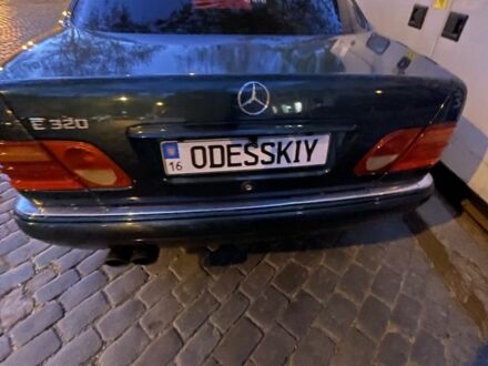 Мерседес 230 1996 у Одесі на Automoto.ua Зелений Мерседес 230, об'ємом двигуна 2.3 л та пробігом 300 тис. км за 3700 $, фото 1 на Automoto.ua