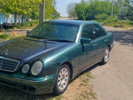 Зеленый Мерседес 230, объемом двигателя 0 л и пробегом 415 тыс. км за 2350 $, фото 1 на Automoto.ua