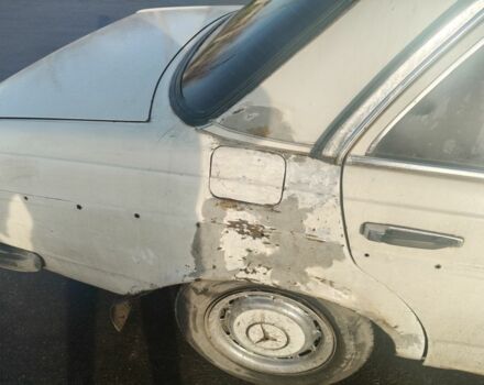 Белый Мерседес 240, объемом двигателя 2 л и пробегом 2 тыс. км за 650 $, фото 2 на Automoto.ua