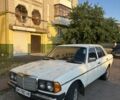 Білий Мерседес 240, об'ємом двигуна 2.4 л та пробігом 500 тис. км за 1101 $, фото 1 на Automoto.ua