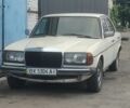 Белый Мерседес 240, объемом двигателя 2.4 л и пробегом 100 тыс. км за 2000 $, фото 1 на Automoto.ua
