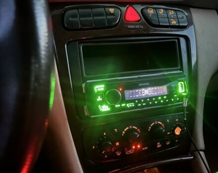 Белый Мерседес 240, объемом двигателя 2.6 л и пробегом 3 тыс. км за 2600 $, фото 5 на Automoto.ua