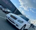 Білий Мерседес 240, об'ємом двигуна 2.6 л та пробігом 219 тис. км за 5200 $, фото 1 на Automoto.ua