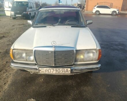Білий Мерседес 240, об'ємом двигуна 2 л та пробігом 2 тис. км за 650 $, фото 1 на Automoto.ua
