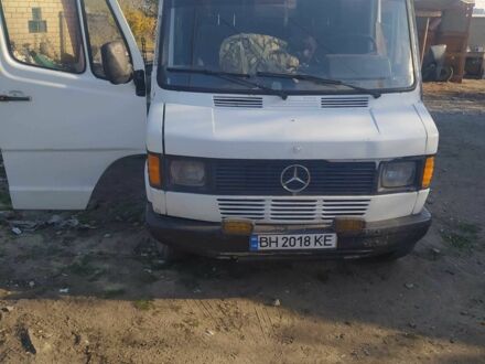 Білий Мерседес 240, об'ємом двигуна 2.3 л та пробігом 12 тис. км за 1500 $, фото 1 на Automoto.ua