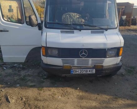 Белый Мерседес 240, объемом двигателя 2.3 л и пробегом 12 тыс. км за 1500 $, фото 1 на Automoto.ua