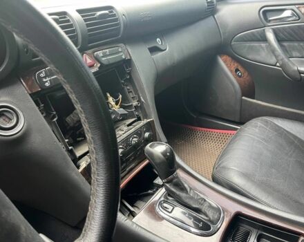 Черный Мерседес 240, объемом двигателя 2.6 л и пробегом 356 тыс. км за 3750 $, фото 4 на Automoto.ua